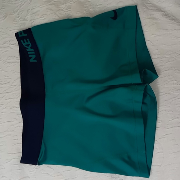 NIKE BUNDLE!!! 3 Pc - Picture 11 of 12